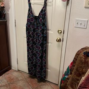 Long multicolored long dress. Size 1X.  Lightweight fabric.  Doesn’t wrinkle.